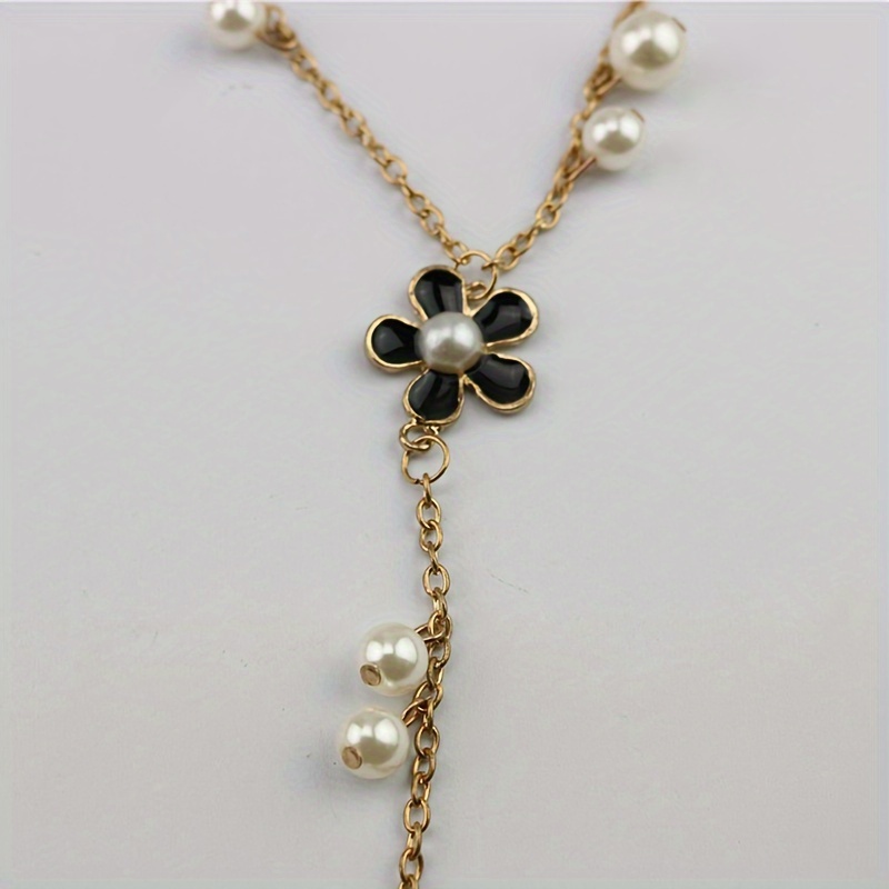 Casual Classic Style Flower Alloy Pearl Women's Sweater Chain Necklace display picture 1