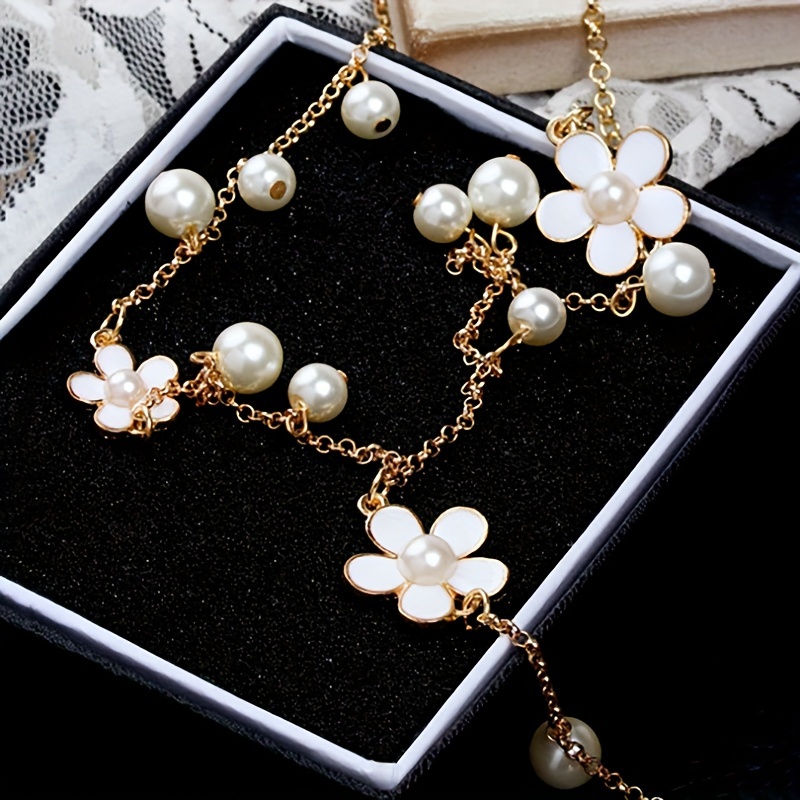 Casual Classic Style Flower Alloy Pearl Women's Sweater Chain Necklace display picture 8