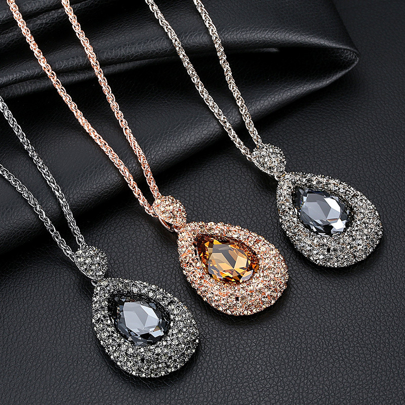 Wholesale Jewelry Modern Style Shiny Water Droplets Alloy Iron Artificial Rhinestones Inlay Sweater Chain Long Necklace display picture 2