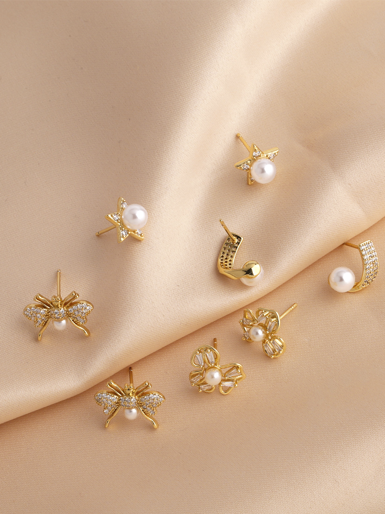 1 Pair Simple Style Star Petal Bee Plating Inlay Copper Zircon 18k Gold Plated Ear Studs display picture 2