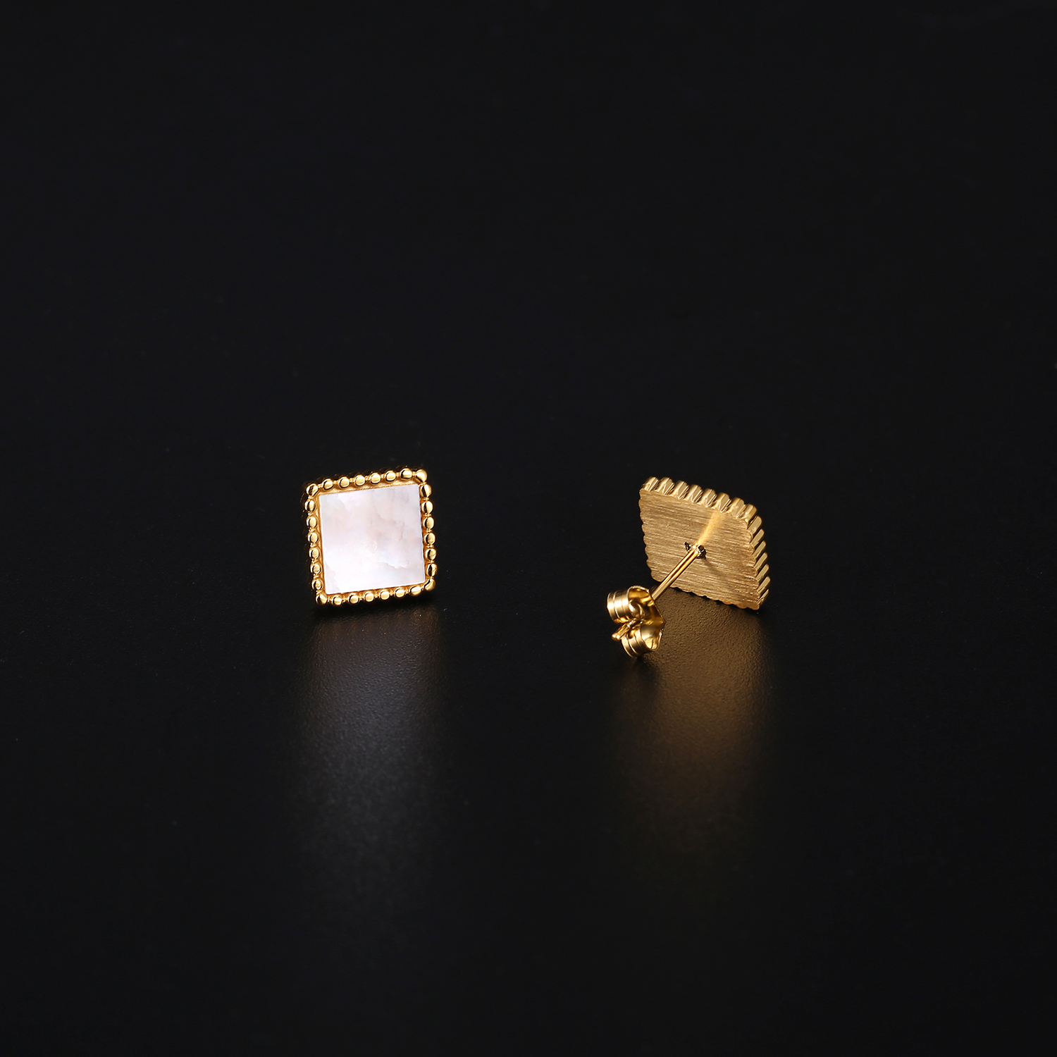 1 Pair Elegant Simple Style Square Plating Inlay 304 Stainless Steel Shell 18K Gold Plated Ear Studs display picture 1