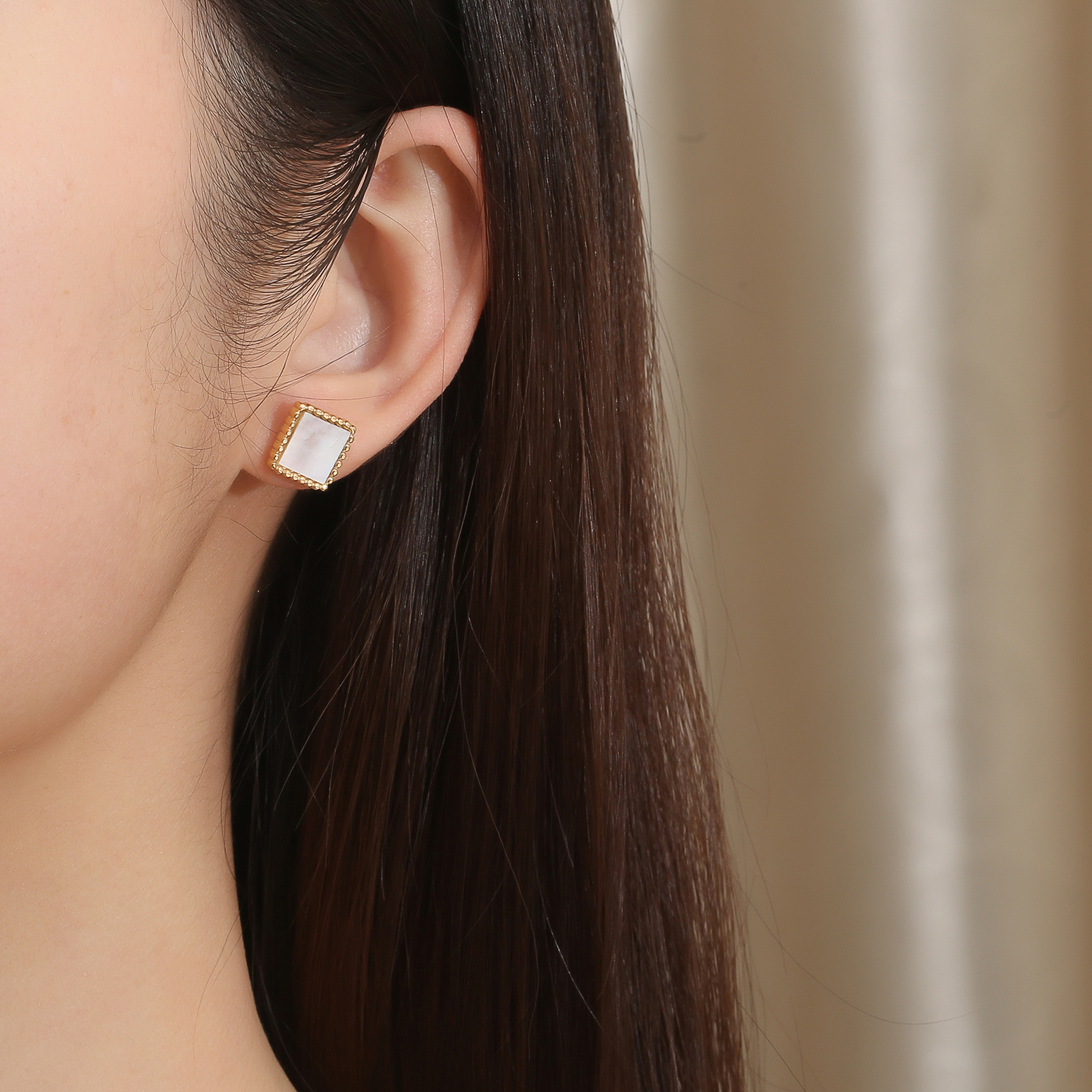 1 Pair Elegant Simple Style Square Plating Inlay 304 Stainless Steel Shell 18K Gold Plated Ear Studs display picture 4
