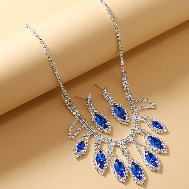 Luxurious Queen Solid Color Alloy Plating Inlay Rhinestones Silver Plated Women's Jewelry Set display picture 21