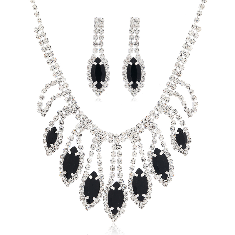 Luxurious Queen Solid Color Alloy Plating Inlay Rhinestones Silver Plated Women's Jewelry Set display picture 6