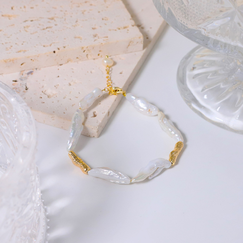 Einfacher Stil Irregulär Süßwasserperle Kupfer Perle Überzug 18 Karat Vergoldet Frau Armbänder display picture 1
