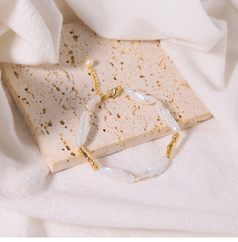 Einfacher Stil Irregulär Süßwasserperle Kupfer Perle Überzug 18 Karat Vergoldet Frau Armbänder display picture 3