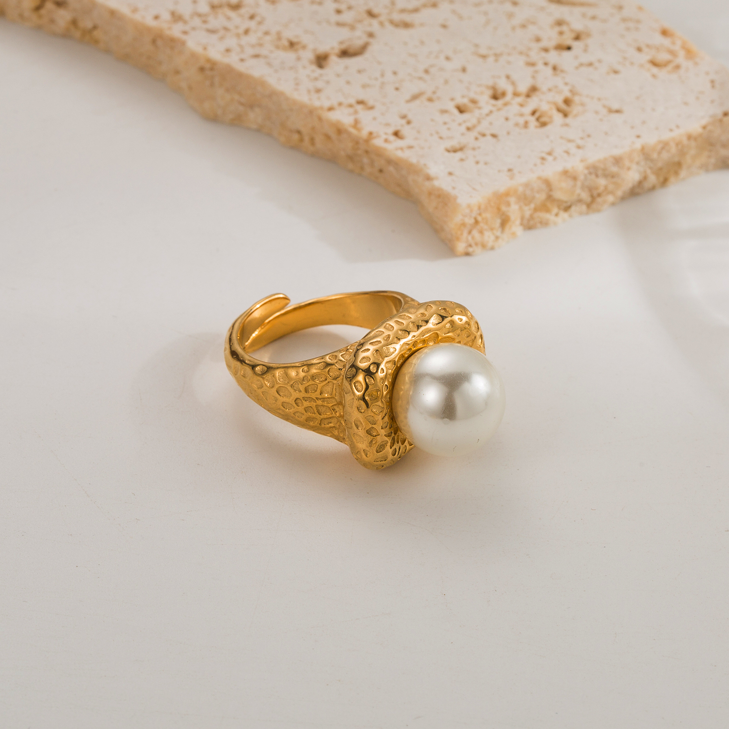 Rostfreier Stahl 18 Karat Vergoldet Einfacher Stil Klassischer Stil Überzug Inlay Einfarbig Künstliche Perlen Offener Ring display picture 1