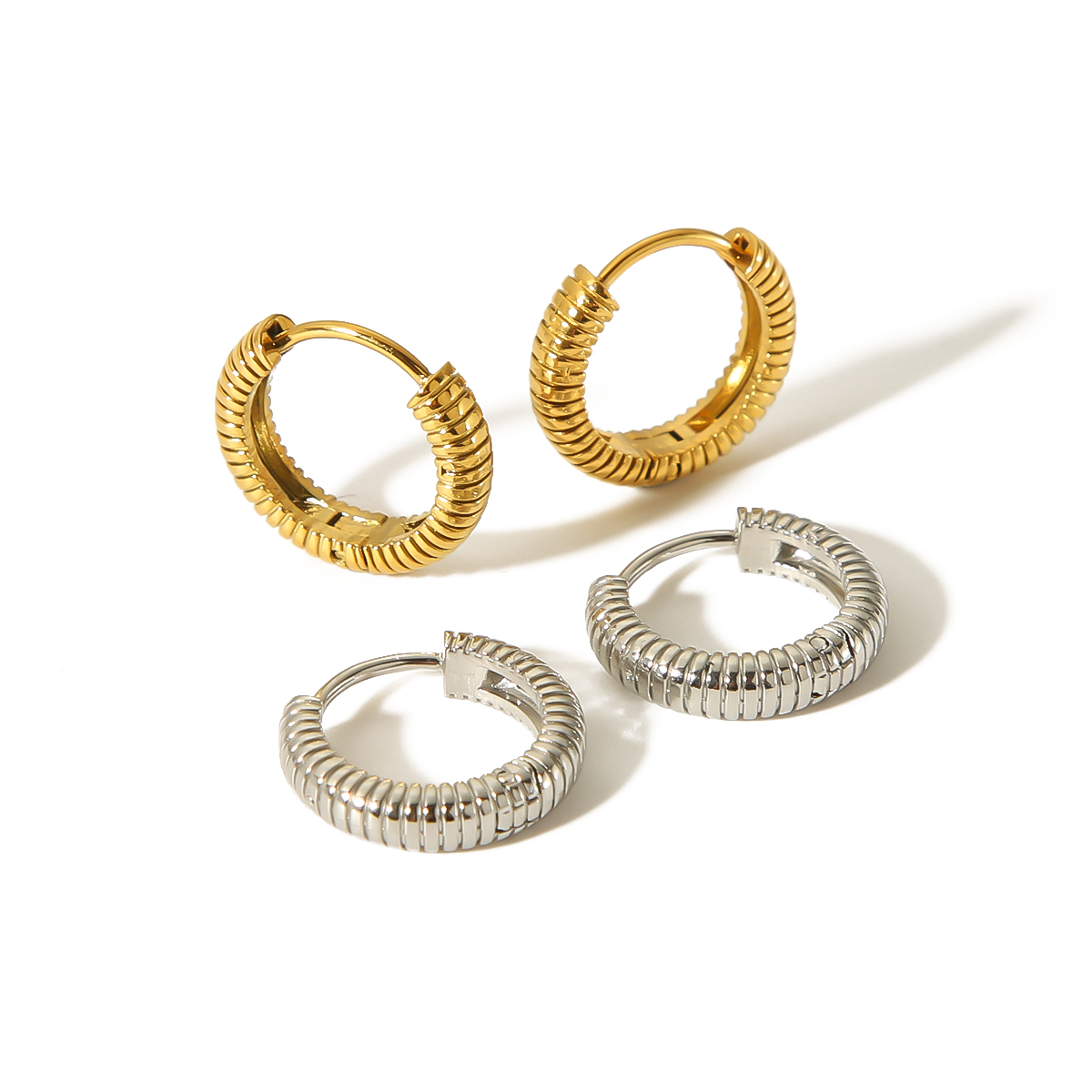 1 Pair Simple Style Round Polishing Plating Stainless Steel 18k Gold Plated Earrings display picture 5