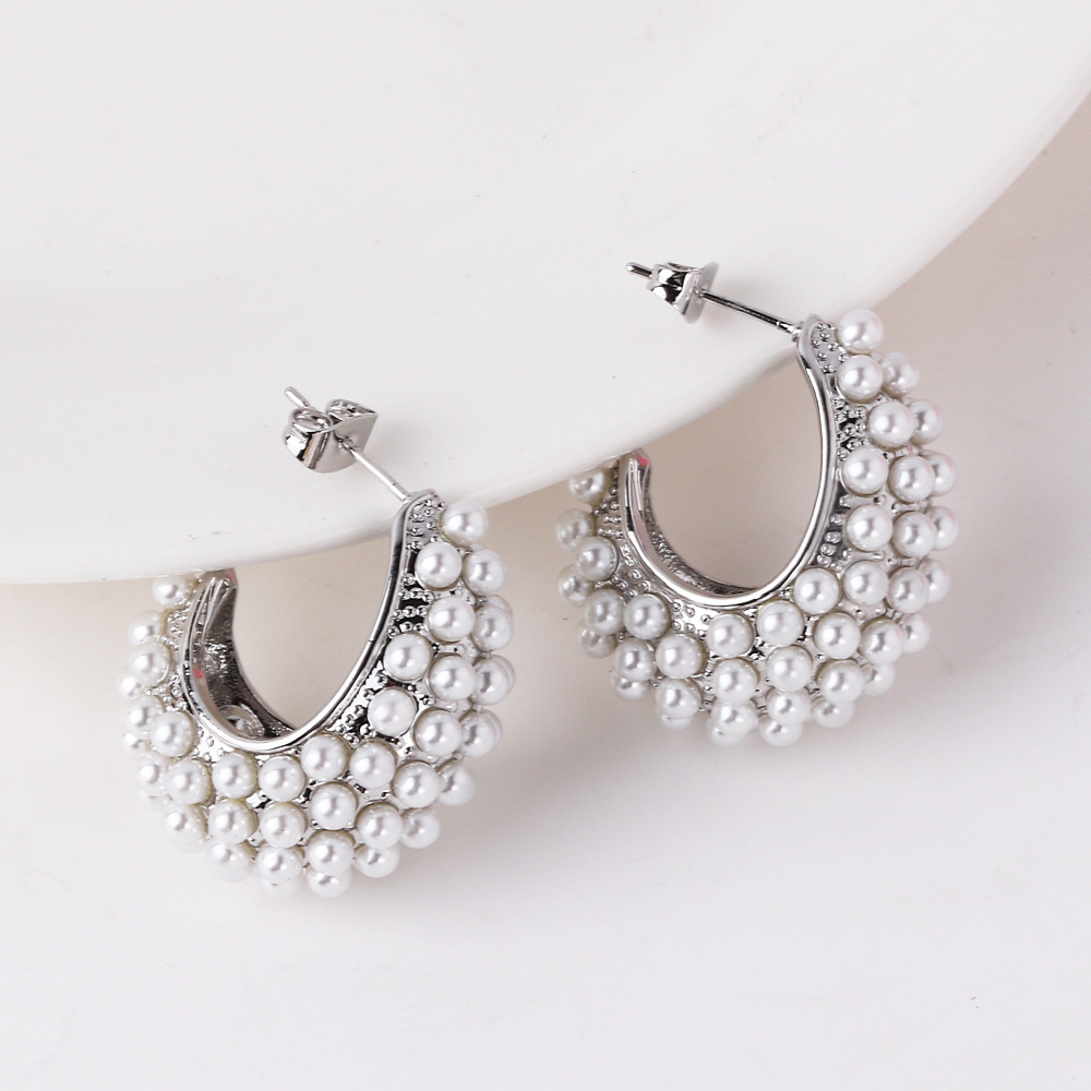 1 Paire Élégant Style Simple Forme C Placage Incruster Le Cuivre Perles Artificielles Boucles D'oreilles display picture 5