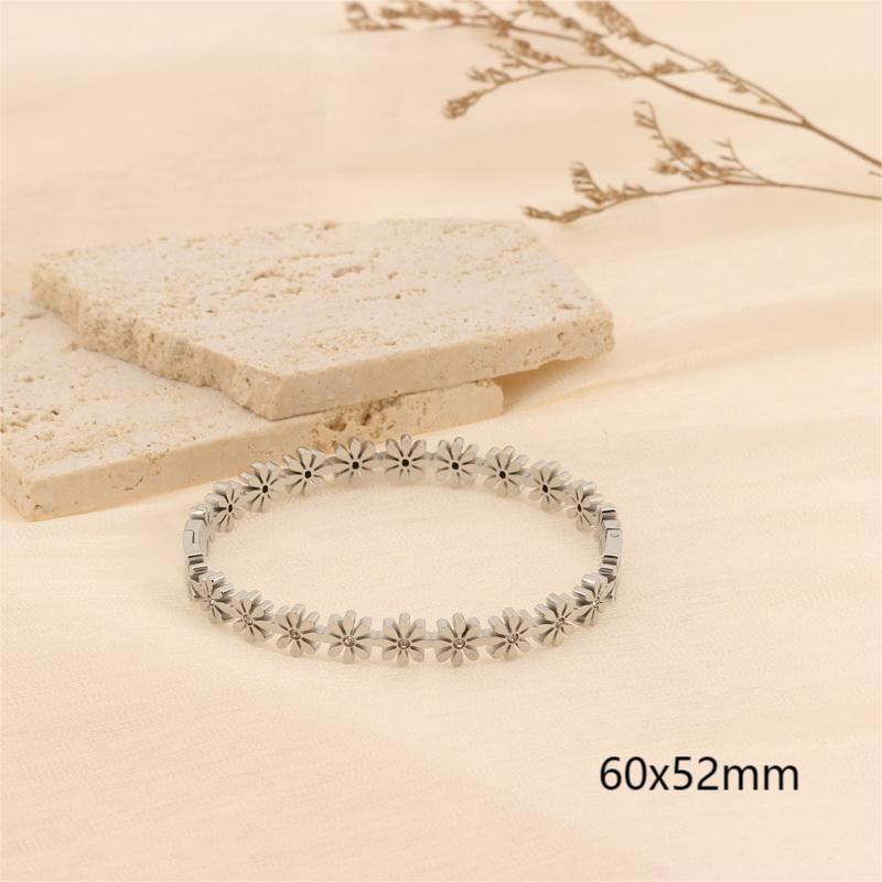 Elegant Simple Style Daisy Stainless Steel 18K Gold Plated Bangle In Bulk display picture 1