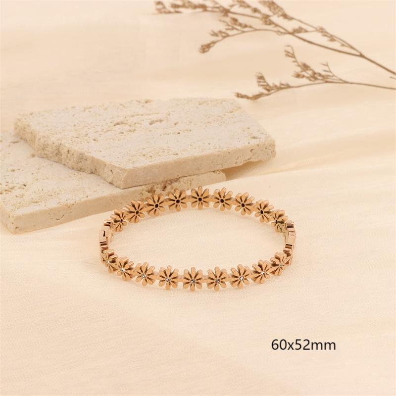 Elegant Simple Style Daisy Stainless Steel 18K Gold Plated Bangle In Bulk display picture 3