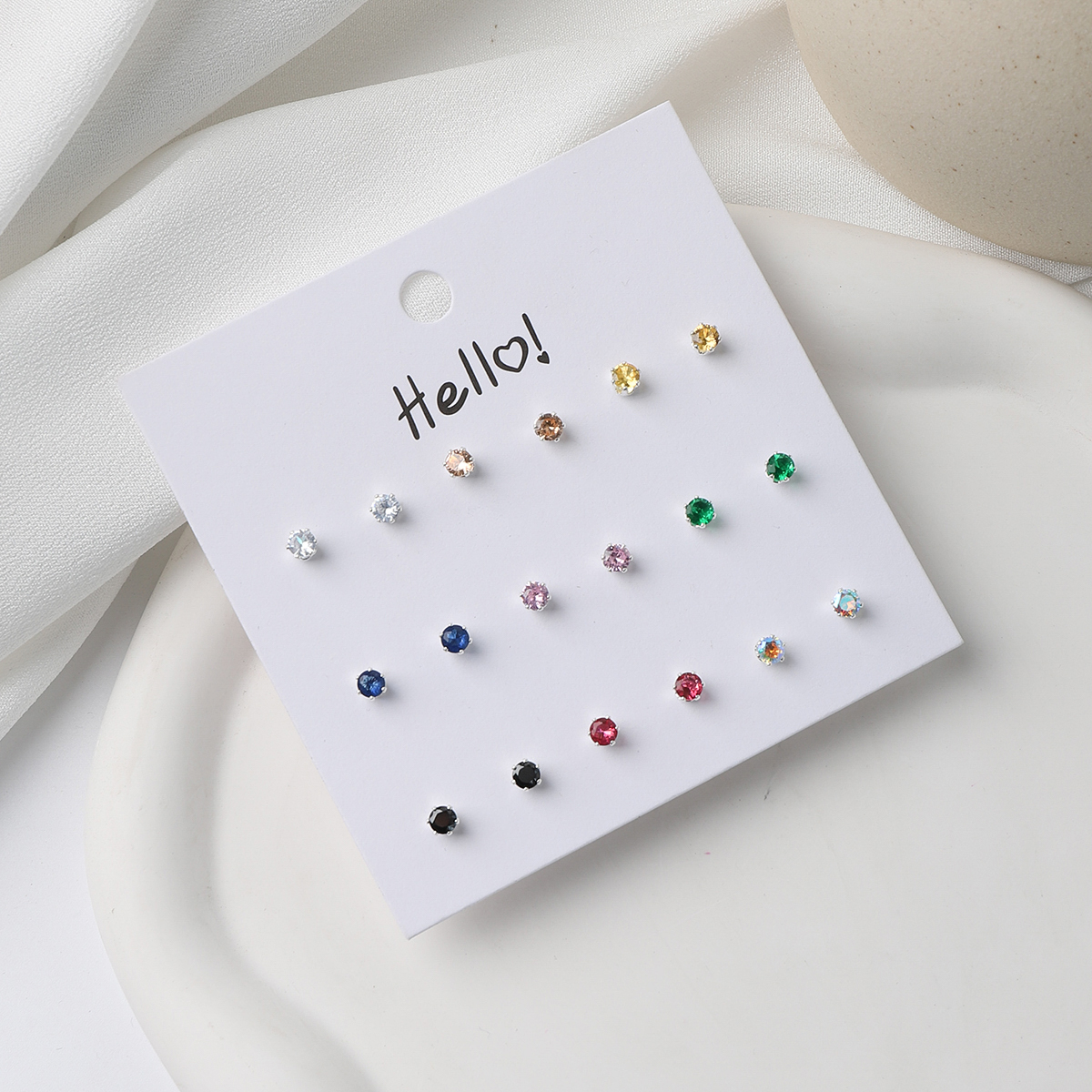 1 Pair Luxurious Shiny Solid Color Inlay Copper Zircon Ear Studs display picture 11