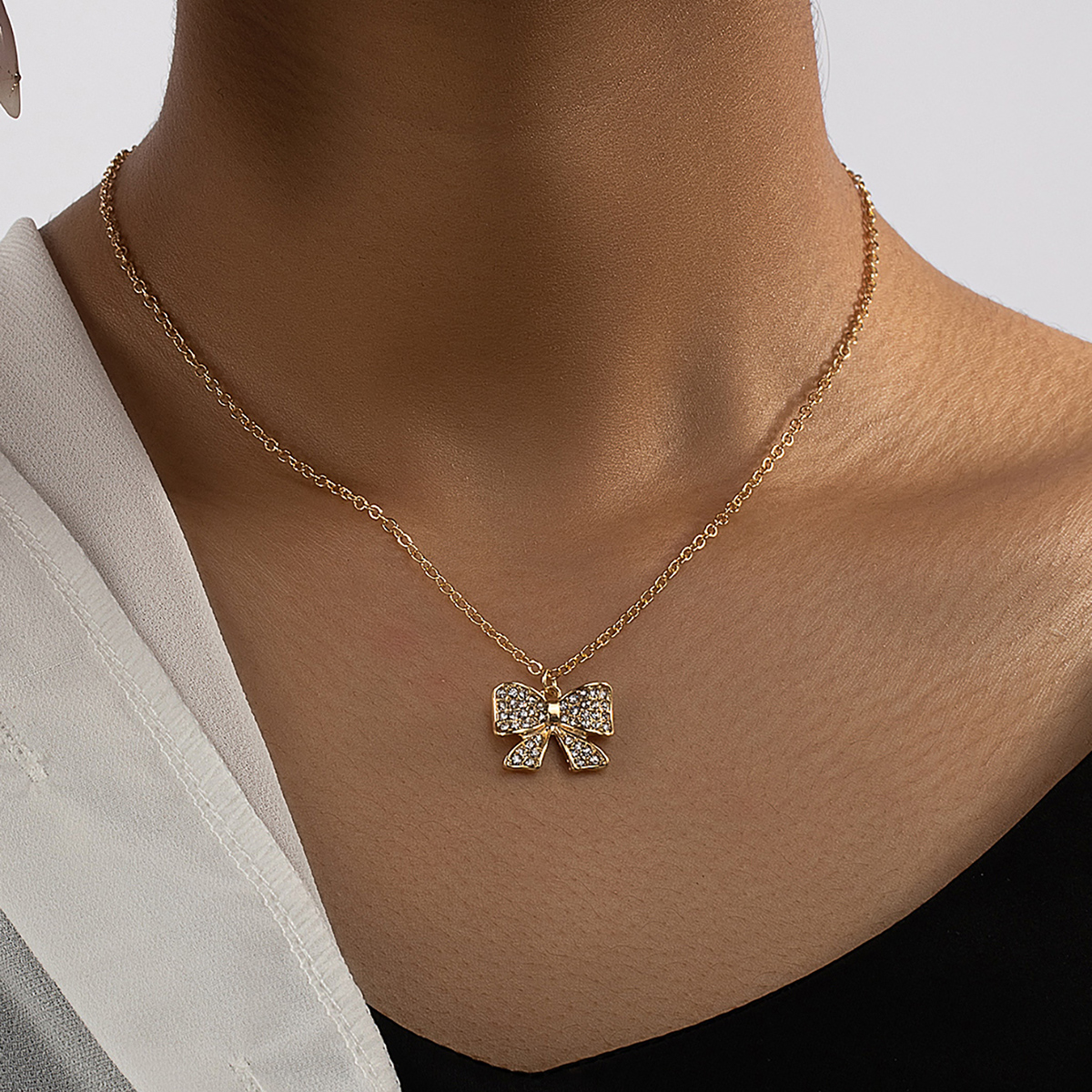 Sweet Bow Knot Alloy Zinc Inlay Artificial Diamond Women's Pendant Necklace display picture 5