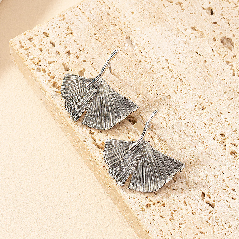 1 Pair Ig Style Retro Geometric Ginkgo Leaf Plating Alloy Ear Studs display picture 8