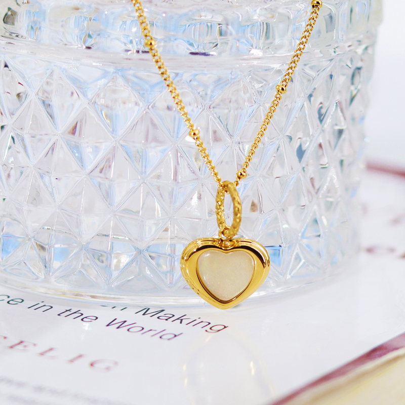 304 Stainless Steel 18K Gold Plated Sweet Plating Inlay Heart Shape Shell Pendant Necklace display picture 6