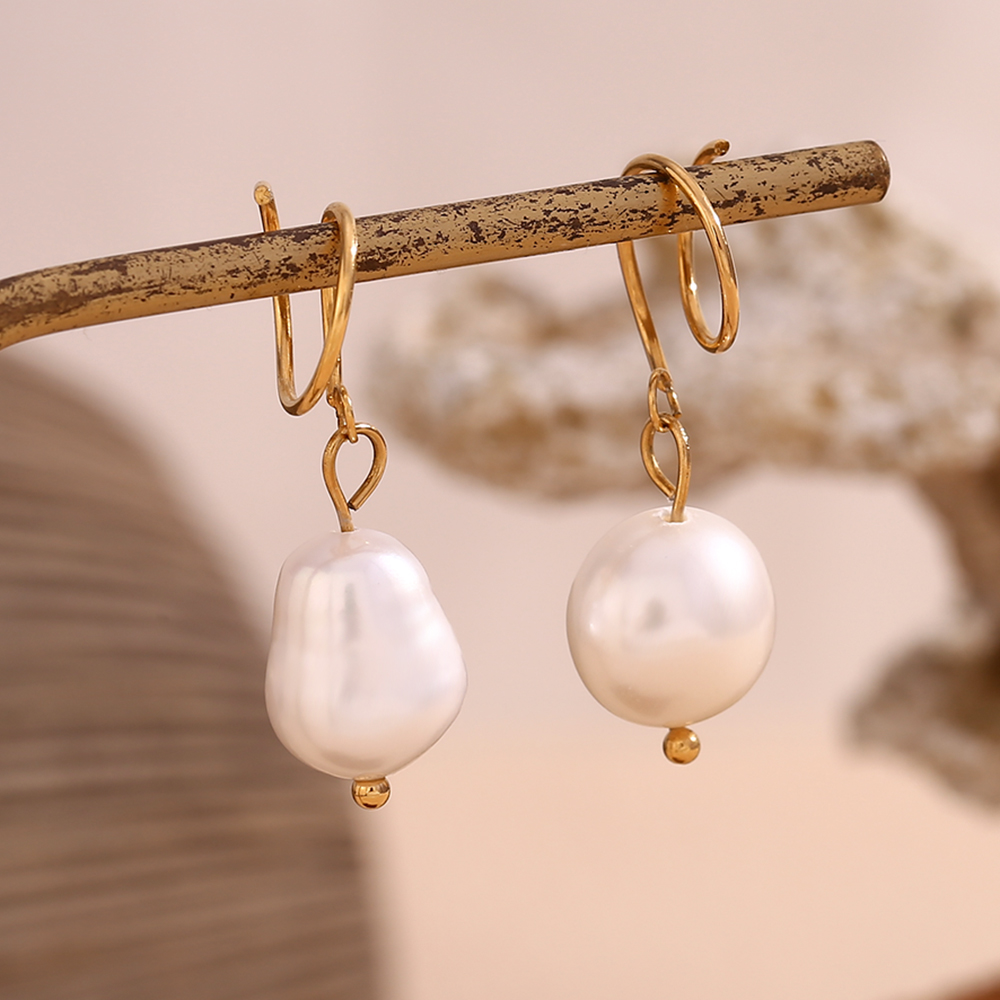 1 Pair Vintage Style Simple Style Classic Style Solid Color Plating Stainless Steel Freshwater Pearl 18k Gold Plated Drop Earrings display picture 1