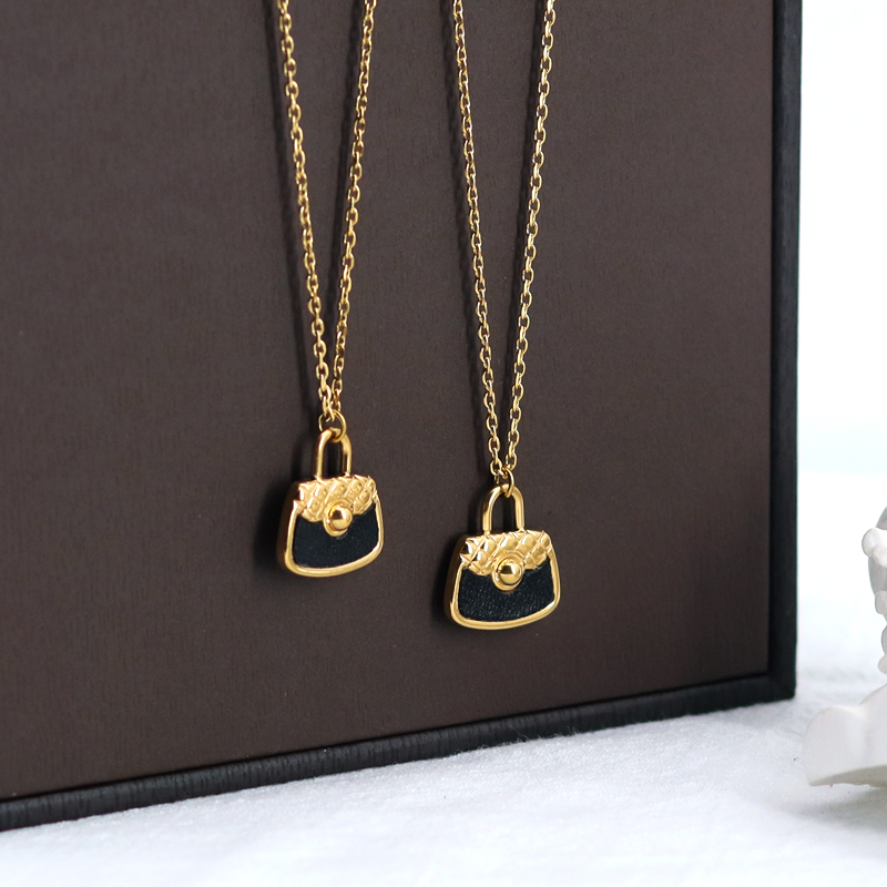 304 Stainless Steel 18K Gold Plated Simple Style Plating Bag Pendant Necklace display picture 5