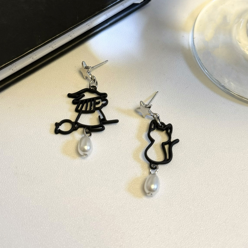 1 Pair Simple Style Classic Style Cartoon Character Alloy Drop Earrings display picture 5