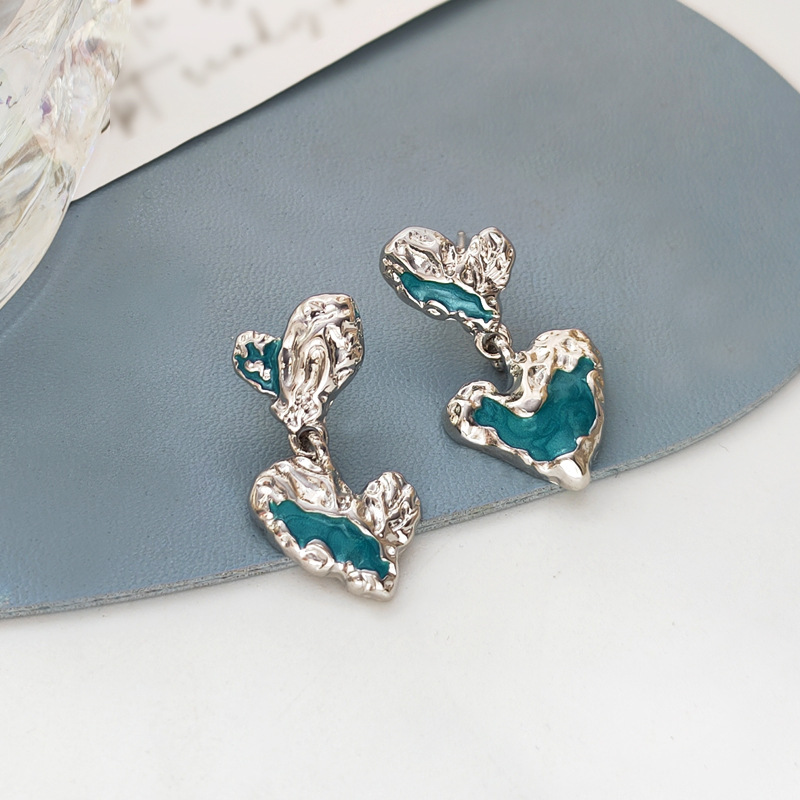 1 Pair Simple Style Classic Style Heart Shape Plating Alloy Gold Plated Drop Earrings display picture 2