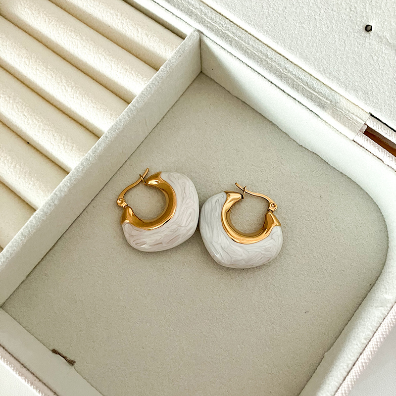 1 Pair Elegant Classical Sweet Square Enamel Plating 304 Stainless Steel 14K Gold Plated Hoop Earrings display picture 4