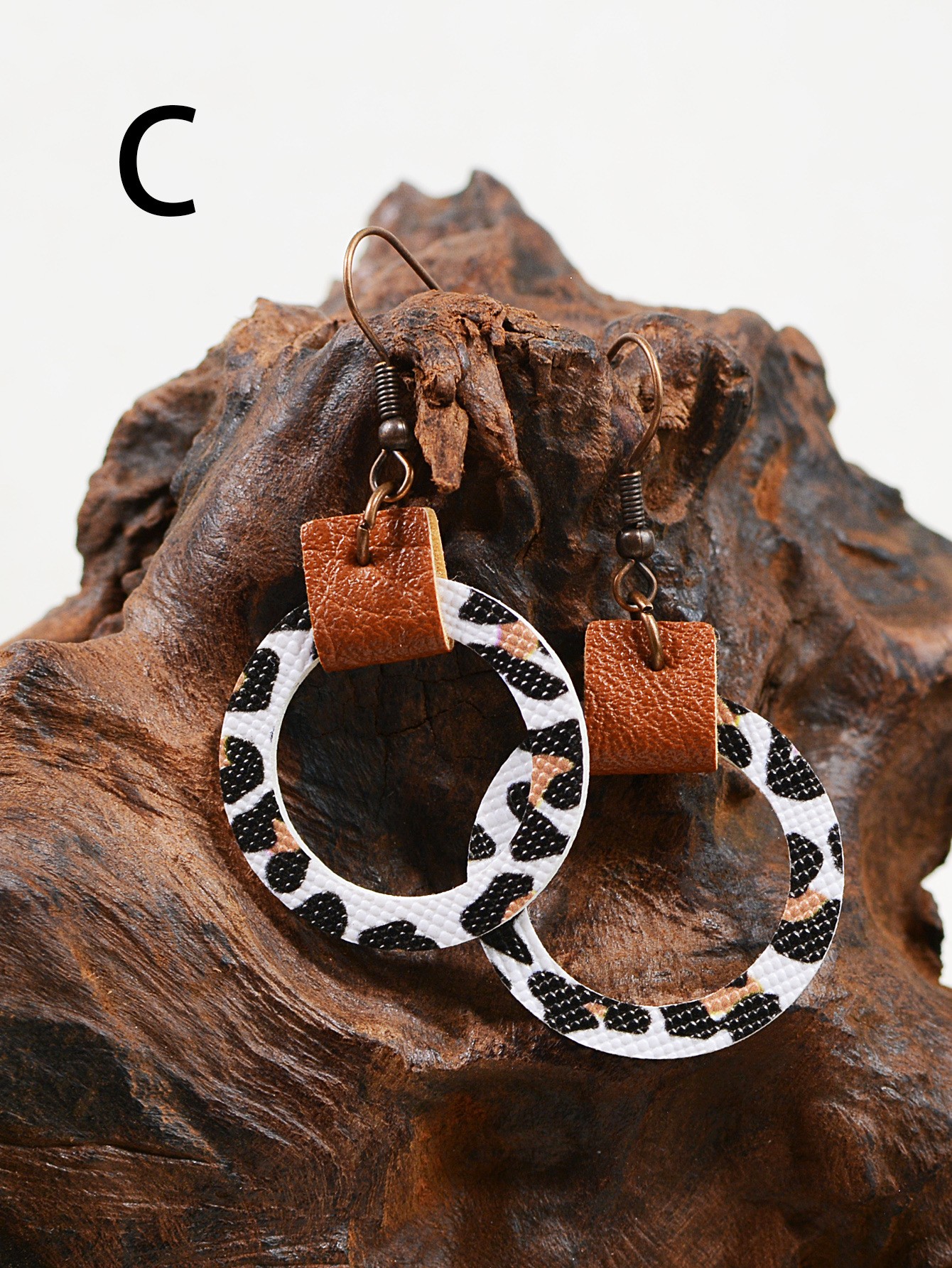 1 Pair Casual Ethnic Style Leopard Hollow Out Pu Leather Artificial Leather Drop Earrings display picture 2