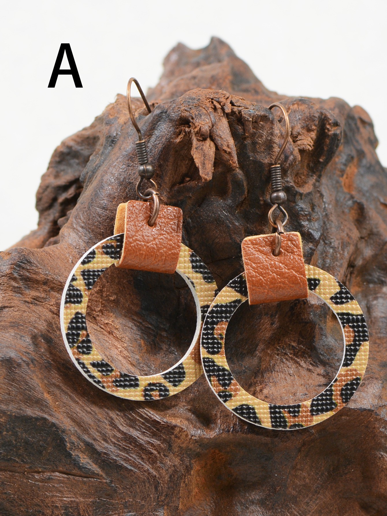 1 Pair Casual Ethnic Style Leopard Hollow Out Pu Leather Artificial Leather Drop Earrings display picture 5