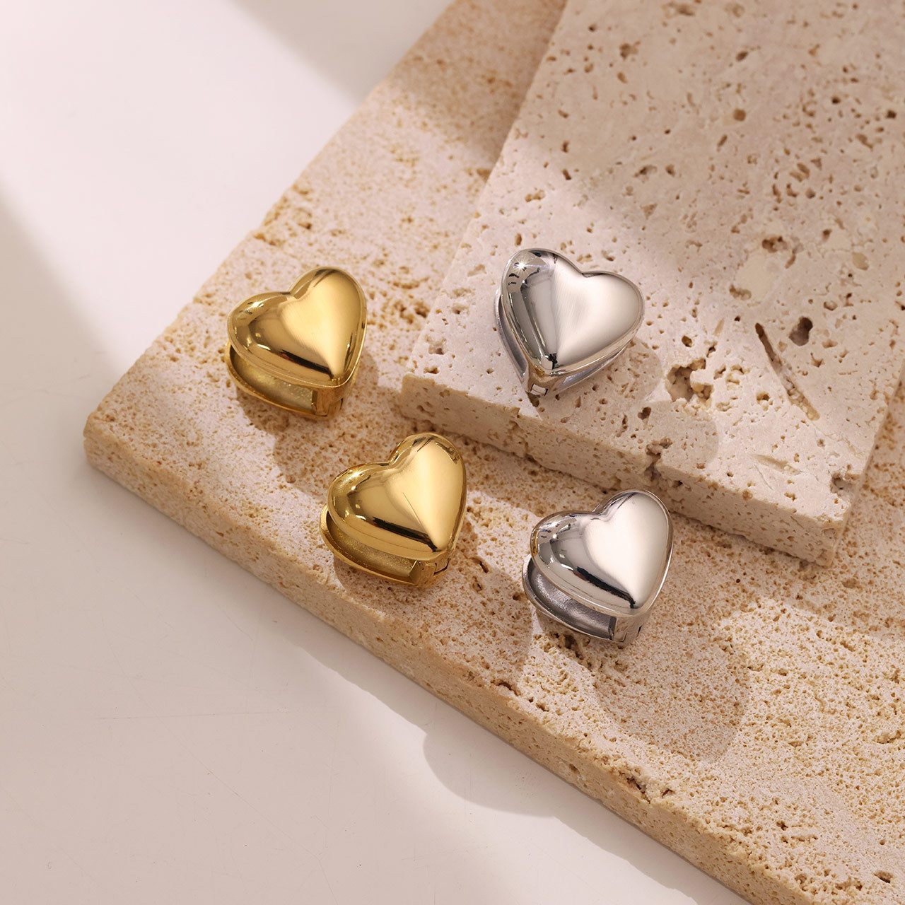 1 Pair Vintage Style Simple Style Heart Shape Plating Stainless Steel White Gold Plated Ear Studs display picture 1