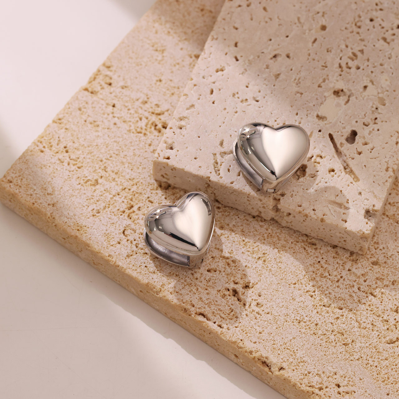 1 Pair Vintage Style Simple Style Heart Shape Plating Stainless Steel White Gold Plated Ear Studs display picture 4
