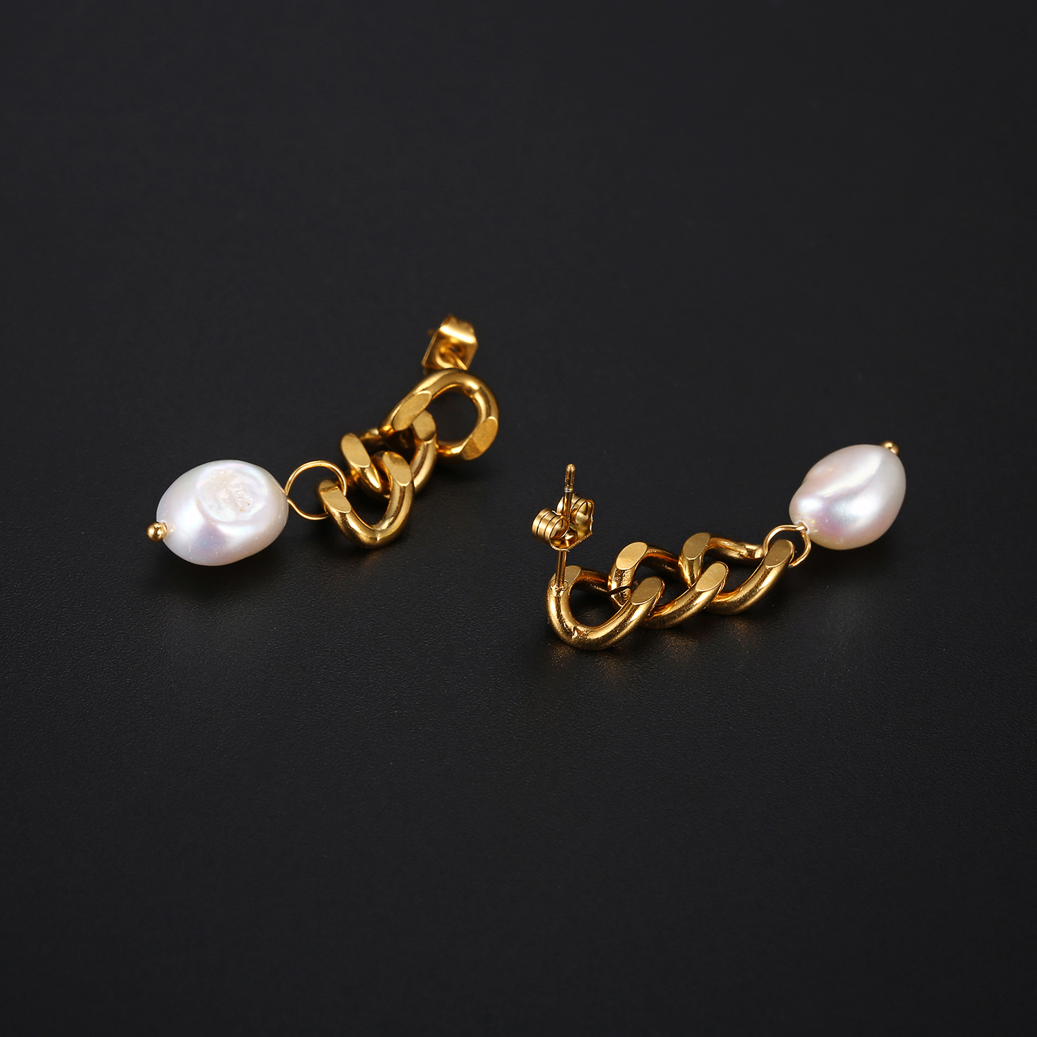 1 Pair Elegant Simple Style Pearl Patchwork Plating Stainless Steel Freshwater Pearl Freshwater Pearl Pearl 18k Gold Plated Drop Earrings display picture 3