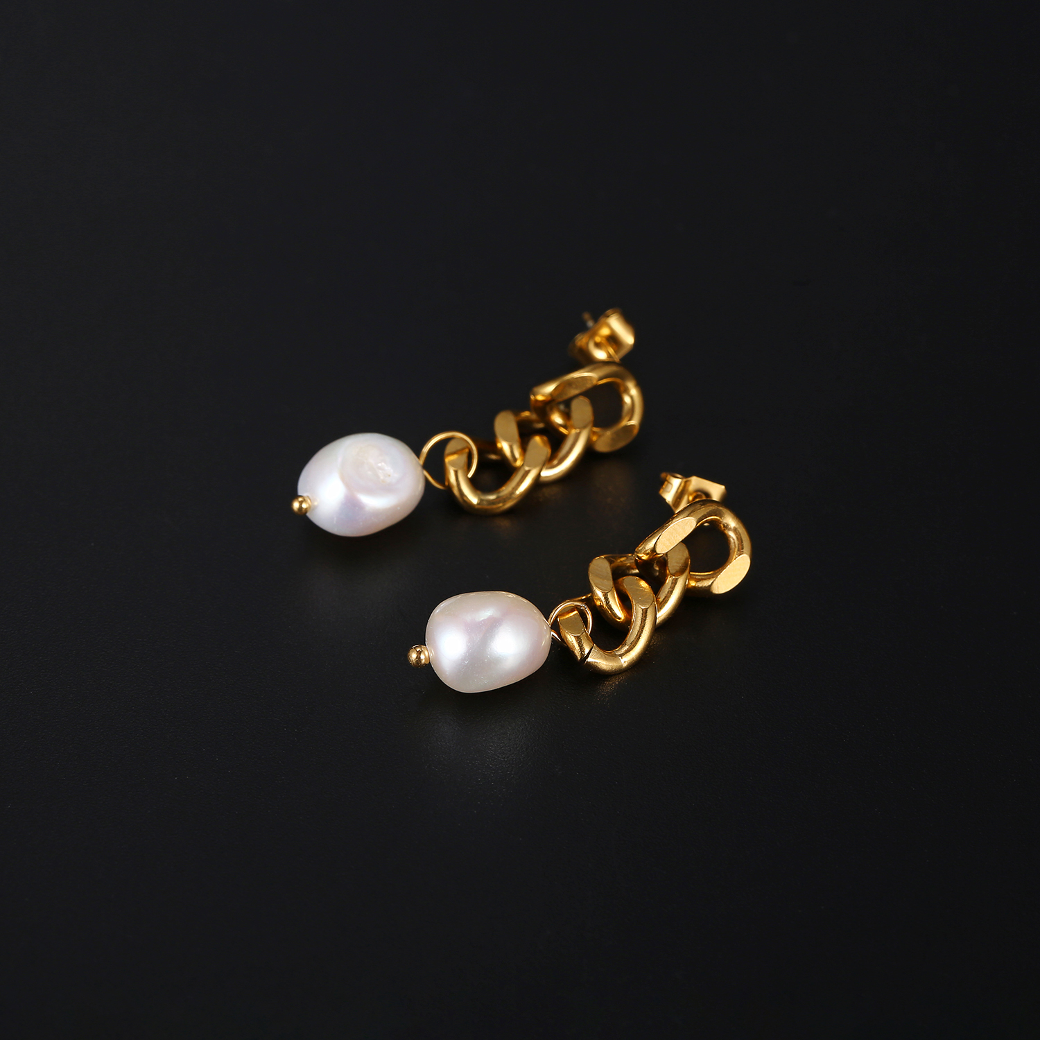 1 Pair Elegant Simple Style Pearl Patchwork Plating Stainless Steel Freshwater Pearl Freshwater Pearl Pearl 18k Gold Plated Drop Earrings display picture 2
