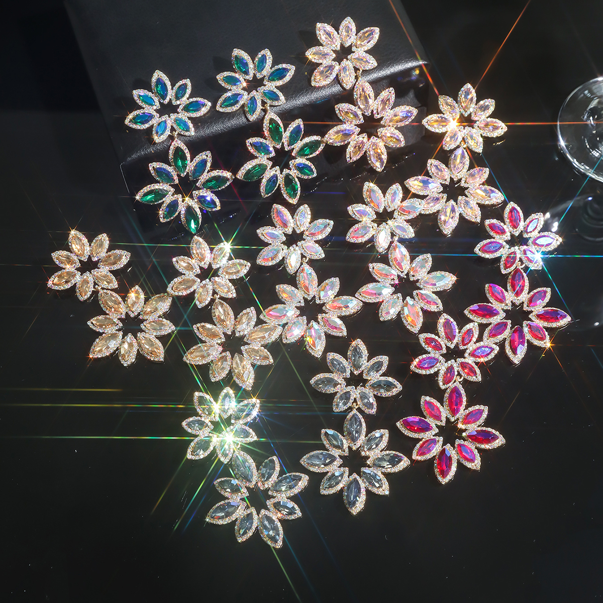 1 Pair Elegant Flower Inlay Alloy Rhinestones Zircon Drop Earrings display picture 2