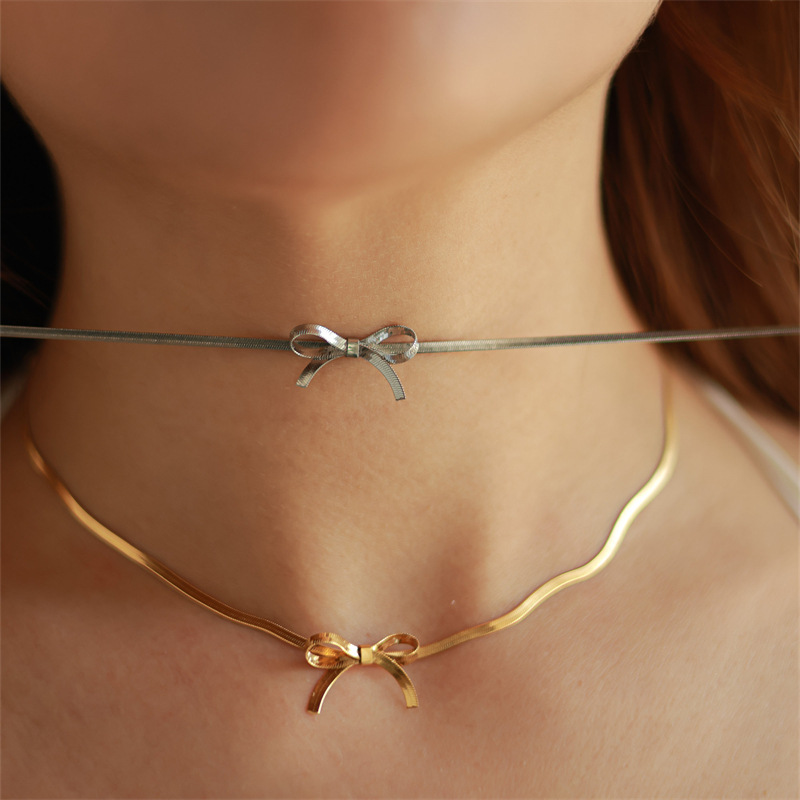 Vintage Style Simple Style Solid Color Bow Knot Stainless Steel Plating 18k Gold Plated Necklace display picture 3