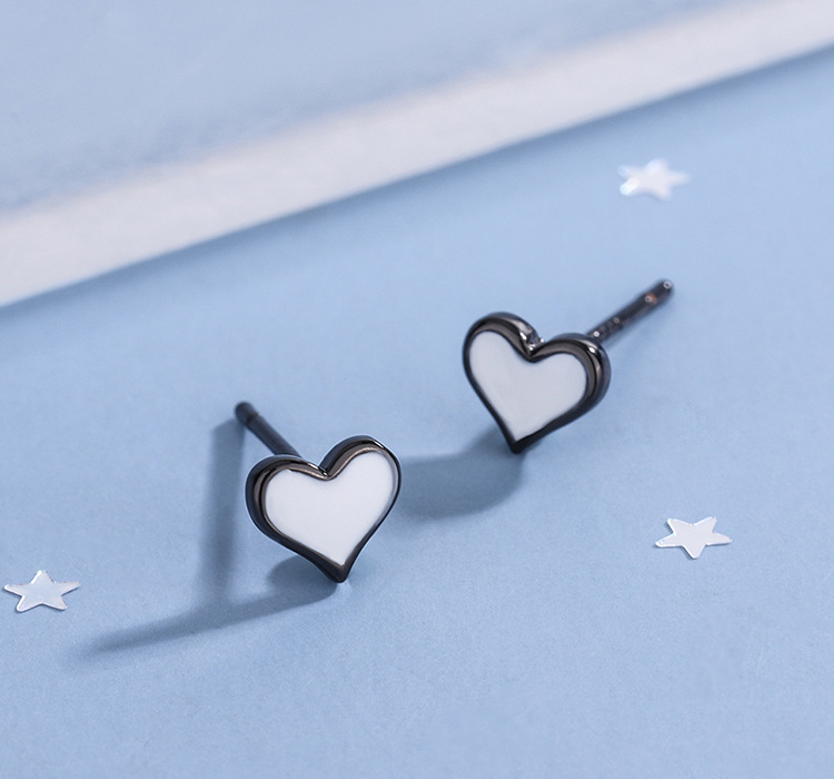 1 Pair Simple Style Heart Shape Epoxy Copper Ear Studs display picture 1