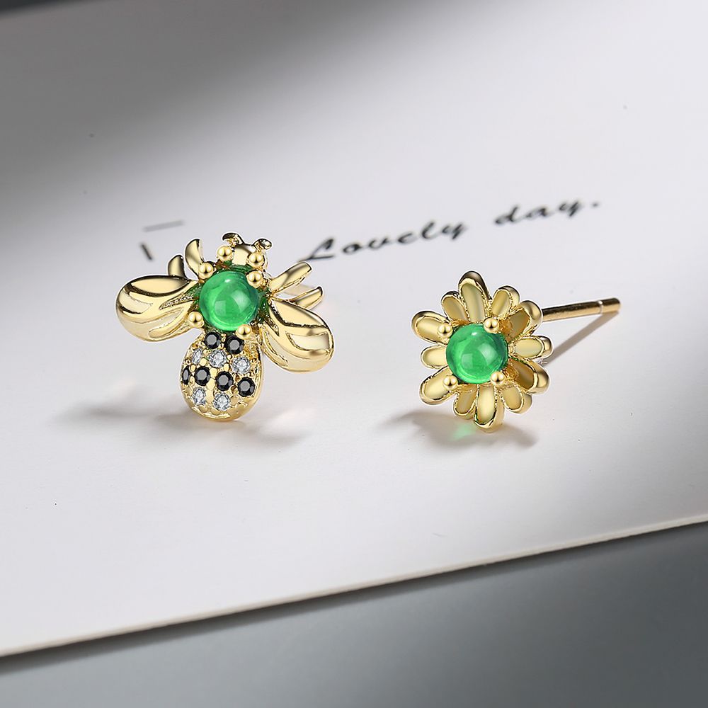 1 Pair Lady Modern Style Classic Style Sun Bee Inlay Copper Zircon Ear Studs display picture 3