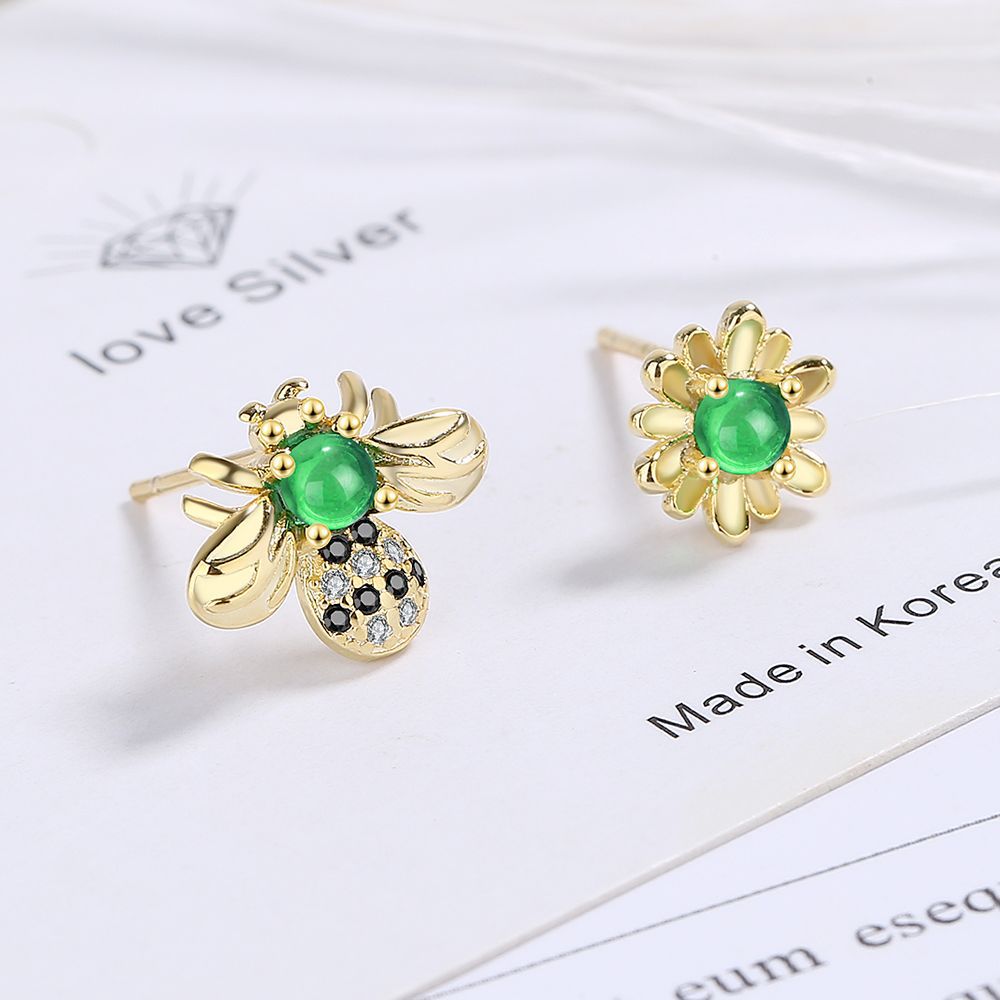 1 Pair Lady Modern Style Classic Style Sun Bee Inlay Copper Zircon Ear Studs display picture 4