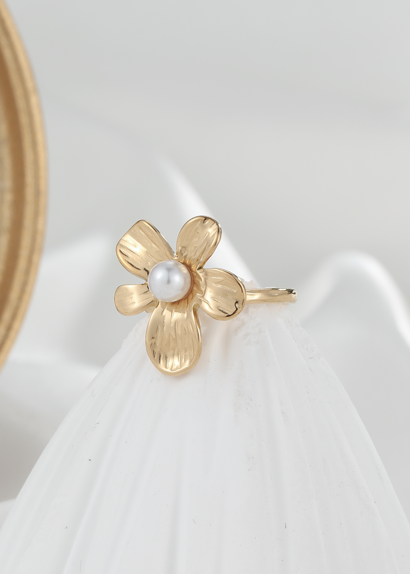 Edelstahl 304 14 Karat Vergoldet Dame Römischer Stil Inlay Blume Perle Offener Ring display picture 5