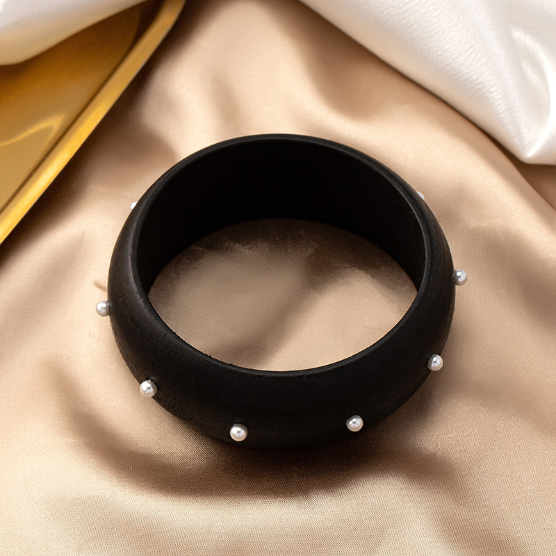 Exaggerated Punk Round Resin Women's Bangle display picture 4