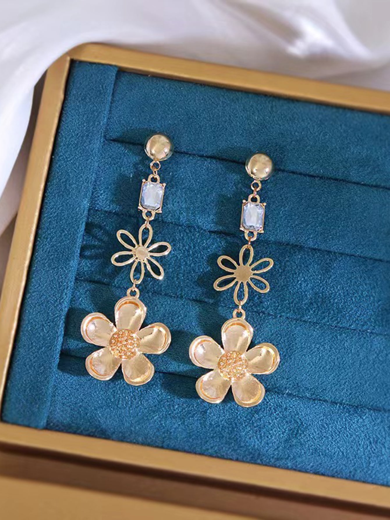 1 Pair Elegant Glam Flower Plating Inlay Copper Zircon 18k Gold Plated Drop Earrings display picture 5