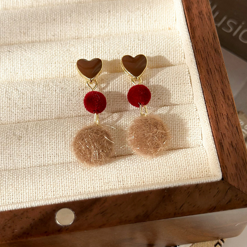 1 Pair Princess Sweet Round Heart Shape Enamel Plating Alloy Resin Hairball Gold Plated Drop Earrings display picture 3