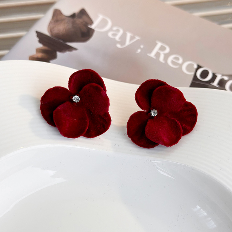 1 Pair Elegant Solid Color Alloy Ear Studs display picture 7