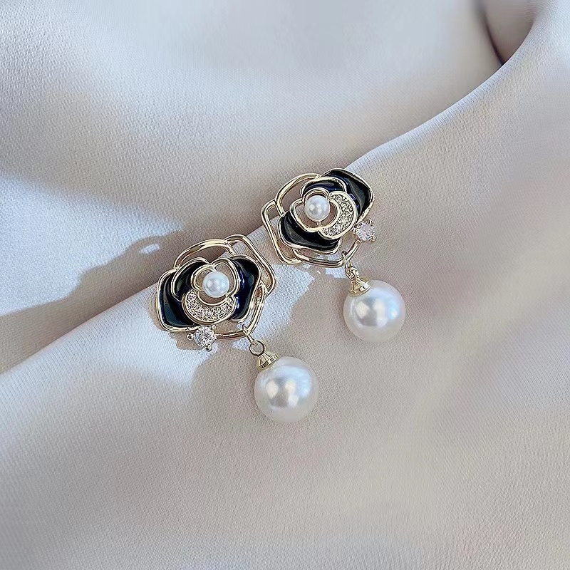 1 Pair Elegant Glam Flower Plating Inlay Alloy Artificial Gemstones Artificial Pearls Gold Plated Drop Earrings display picture 5