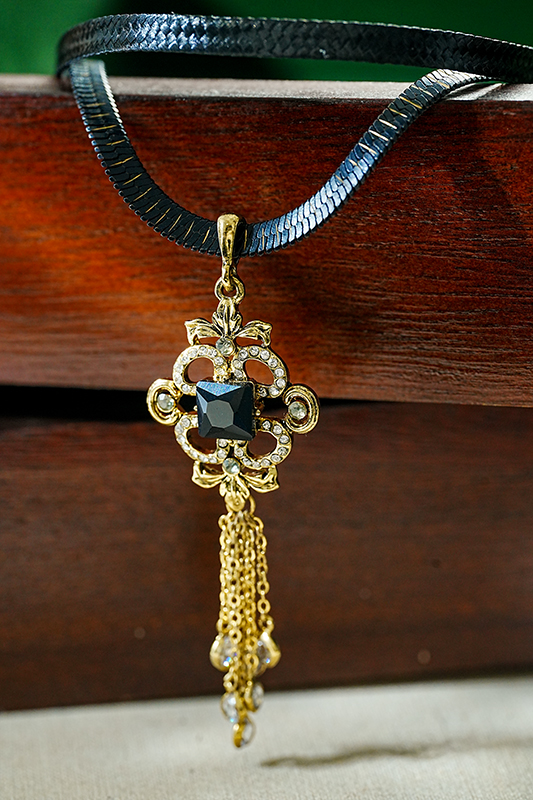 Elegant Retro Geometrisch Legierung Kupfer Überzug Inlay Strasssteine Glas Zirkon Vergoldet Halsband display picture 4
