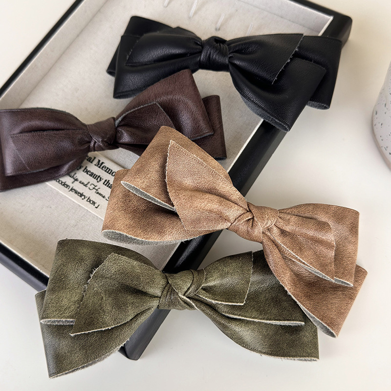 Women's Retro Bow Knot Pu Leather Hair Clip display picture 2