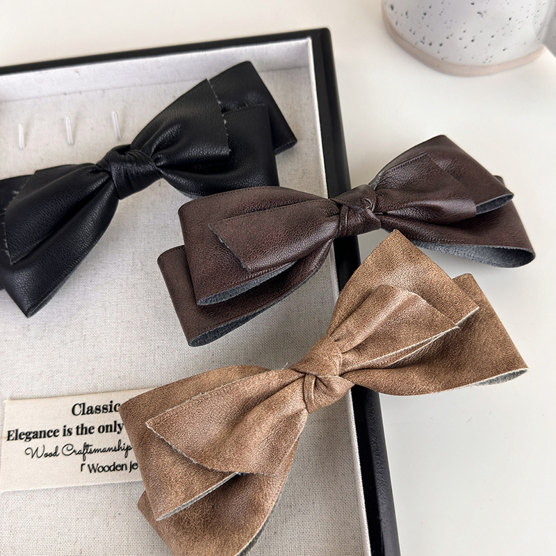 Women's Retro Bow Knot Pu Leather Hair Clip display picture 3