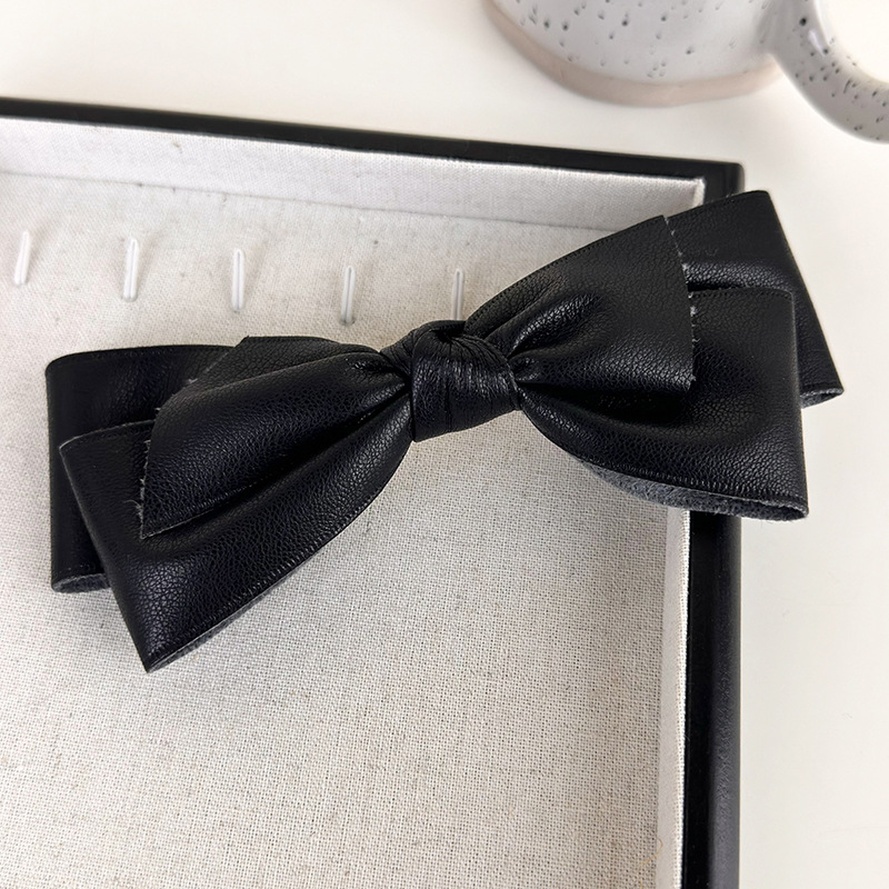 Women's Retro Bow Knot Pu Leather Hair Clip display picture 9