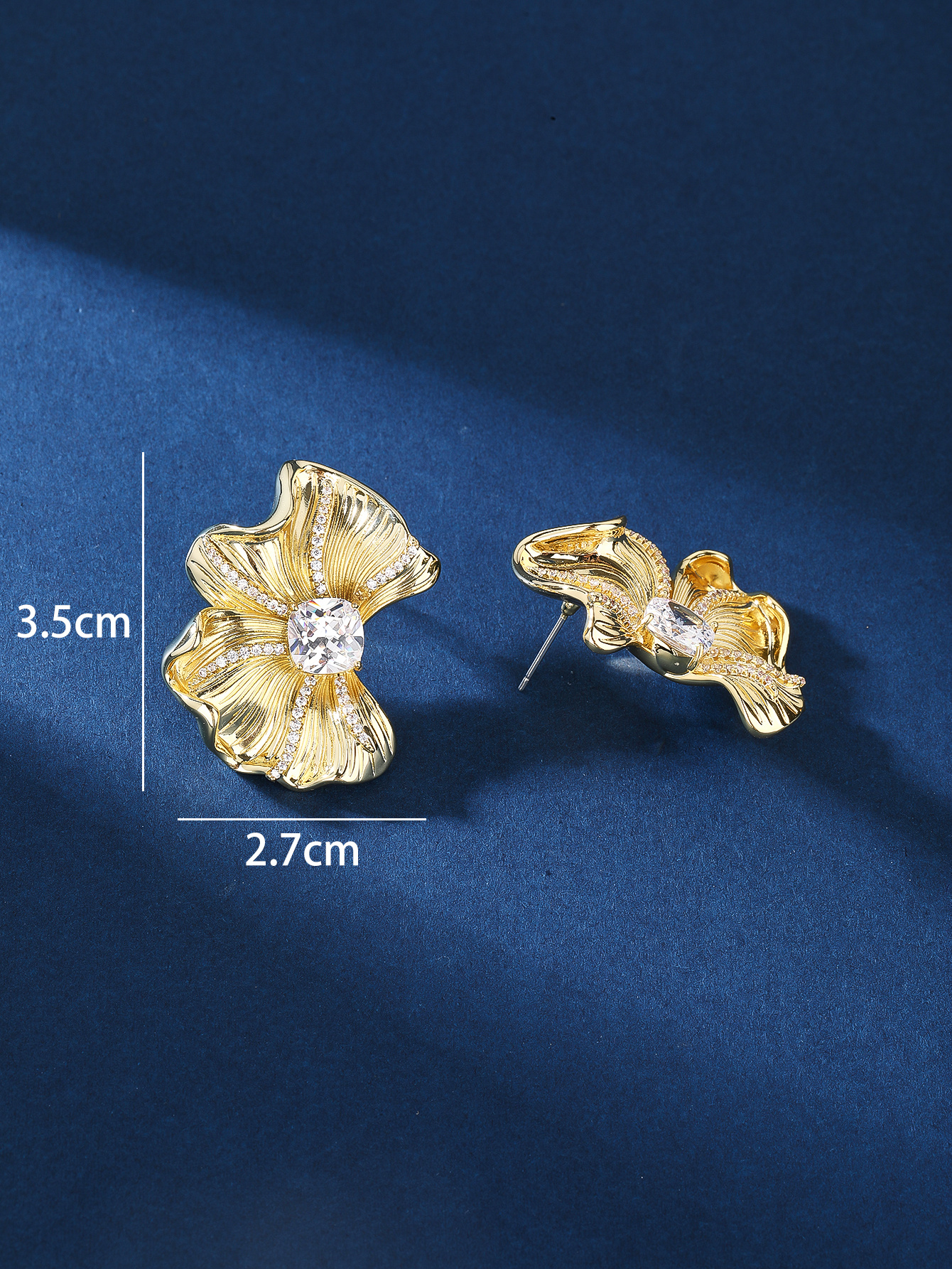 1 Paire Style Simple Commuer Fleur Placage Incruster Le Cuivre Zircon Plaqué Or 18k Boucles D'oreilles display picture 4