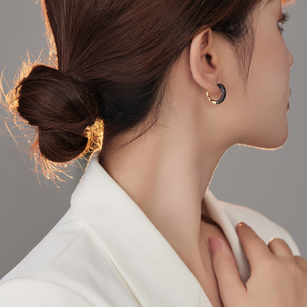 1 Paar Einfacher Stil Geometrisch Einfarbig Überzug Kupfer Weißgold Plattiert Reif Ohrringe display picture 6