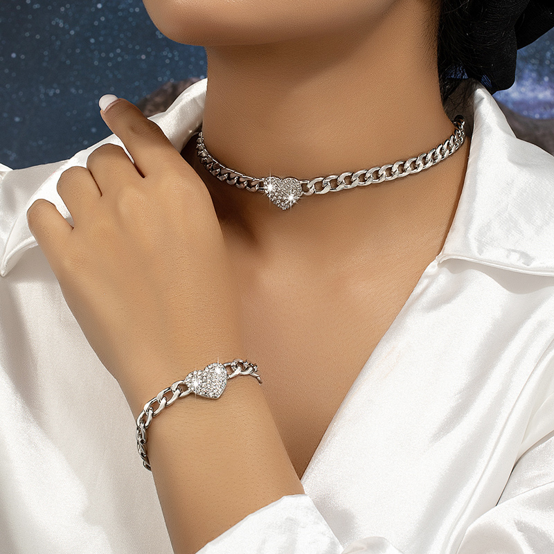 Ig Style Retro Heart Shape Alloy Plating Rhinestones Women's Bracelets Necklace display picture 1