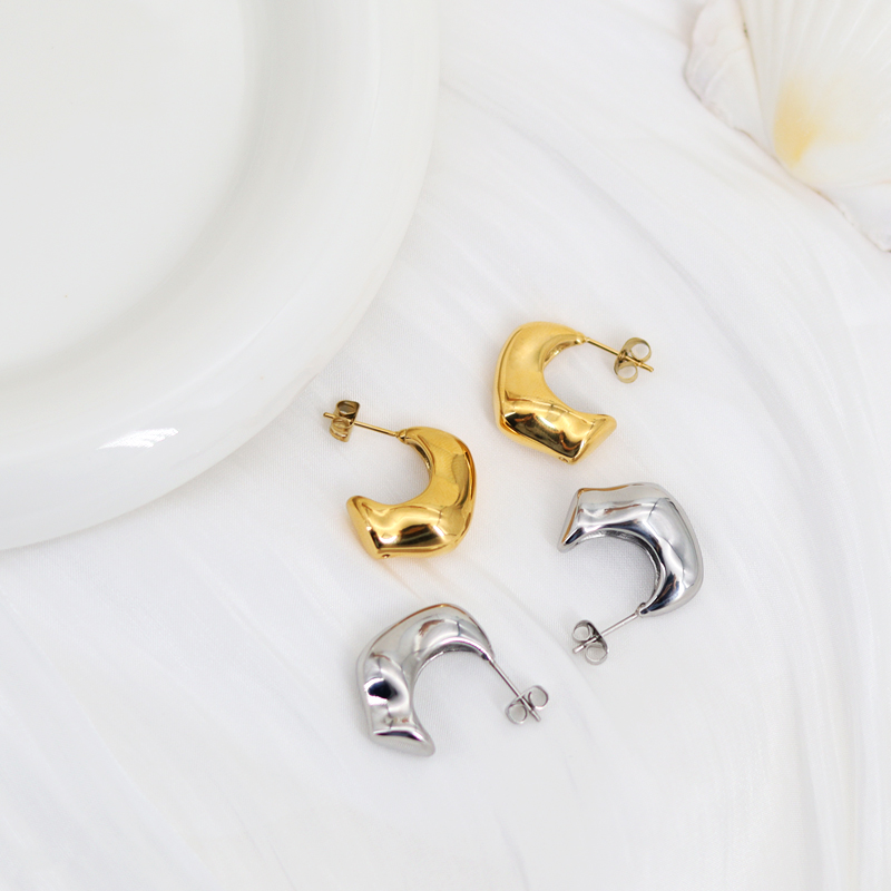 1 Pair Simple Style Moon Plating 304 Stainless Steel 18K Gold Plated Ear Studs display picture 6