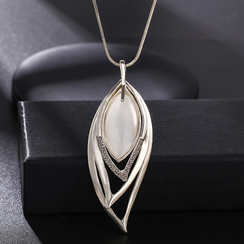 Simple Style Leaf Alloy Glass Copper Inlay Artificial Rhinestones Women's Pendant Necklace display picture 2